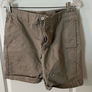 Vineyard Vines. Men’s Stone Khaki Shorts. Size 30